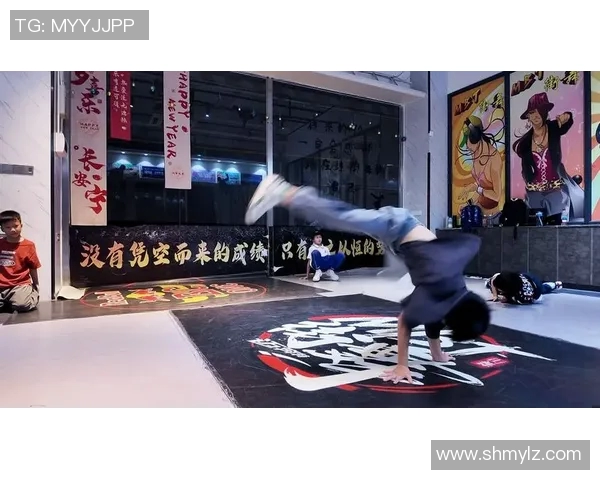 广州街舞队与武汉街舞队赛后复盘探讨团队协作的成功与不足之处